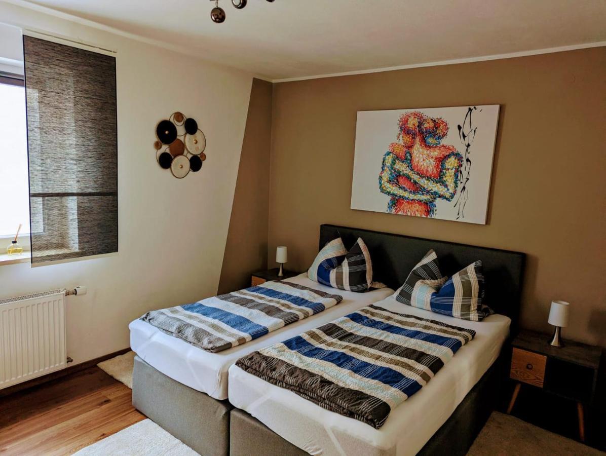 Ferienwohnung Jobst - Ruhig Mit Blick Ins Gruene Nittenau Buitenkant foto